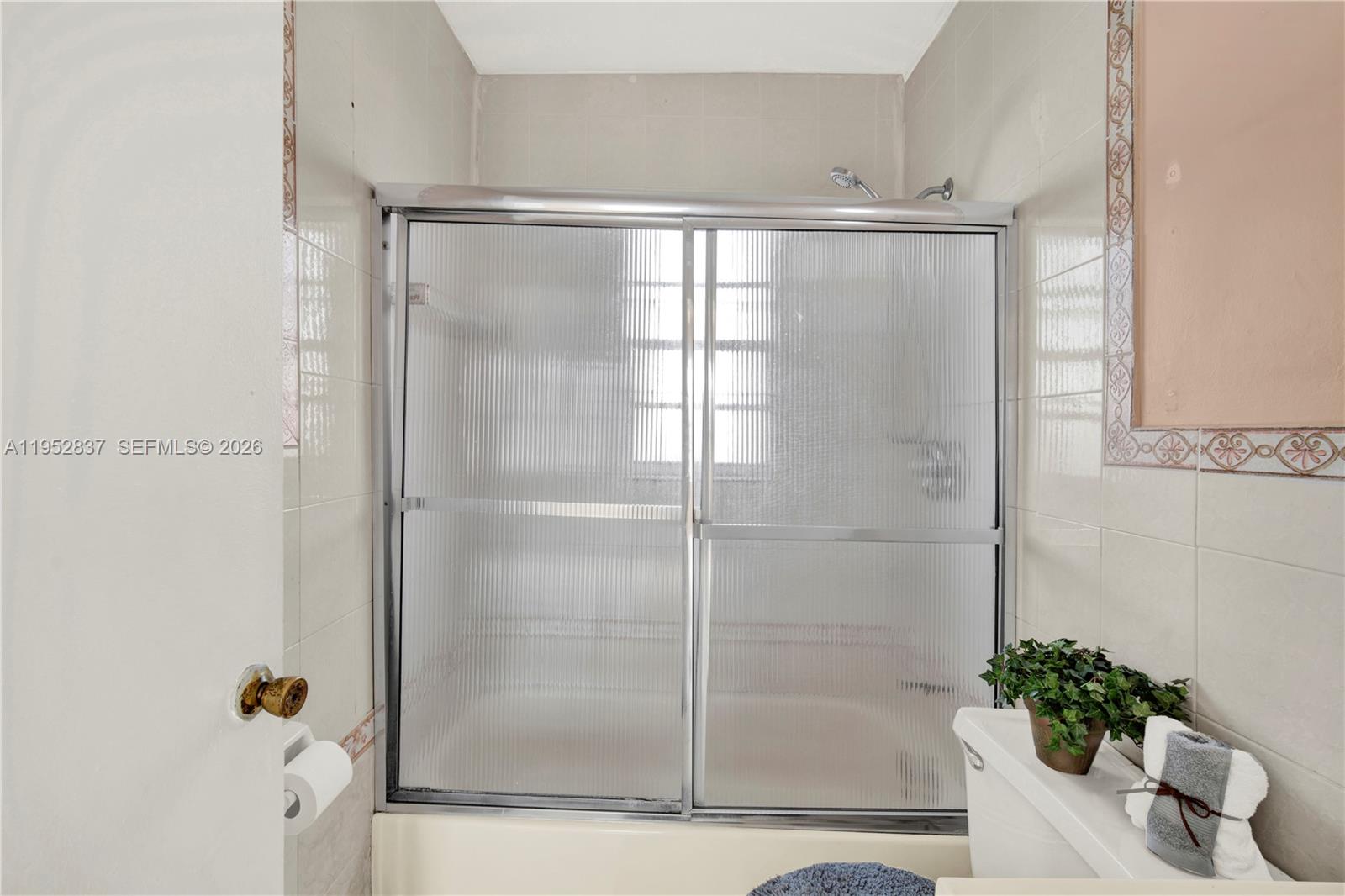 HIALEAH 8TH ADDN - Residential