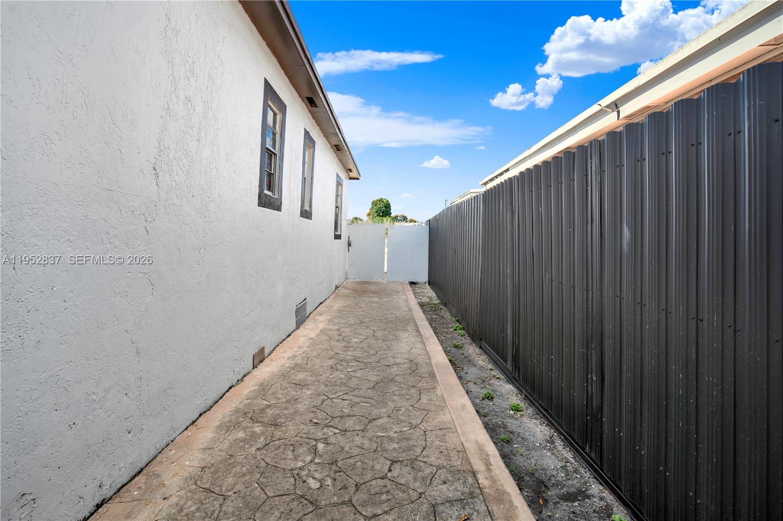 HIALEAH 8TH ADDN - Residential