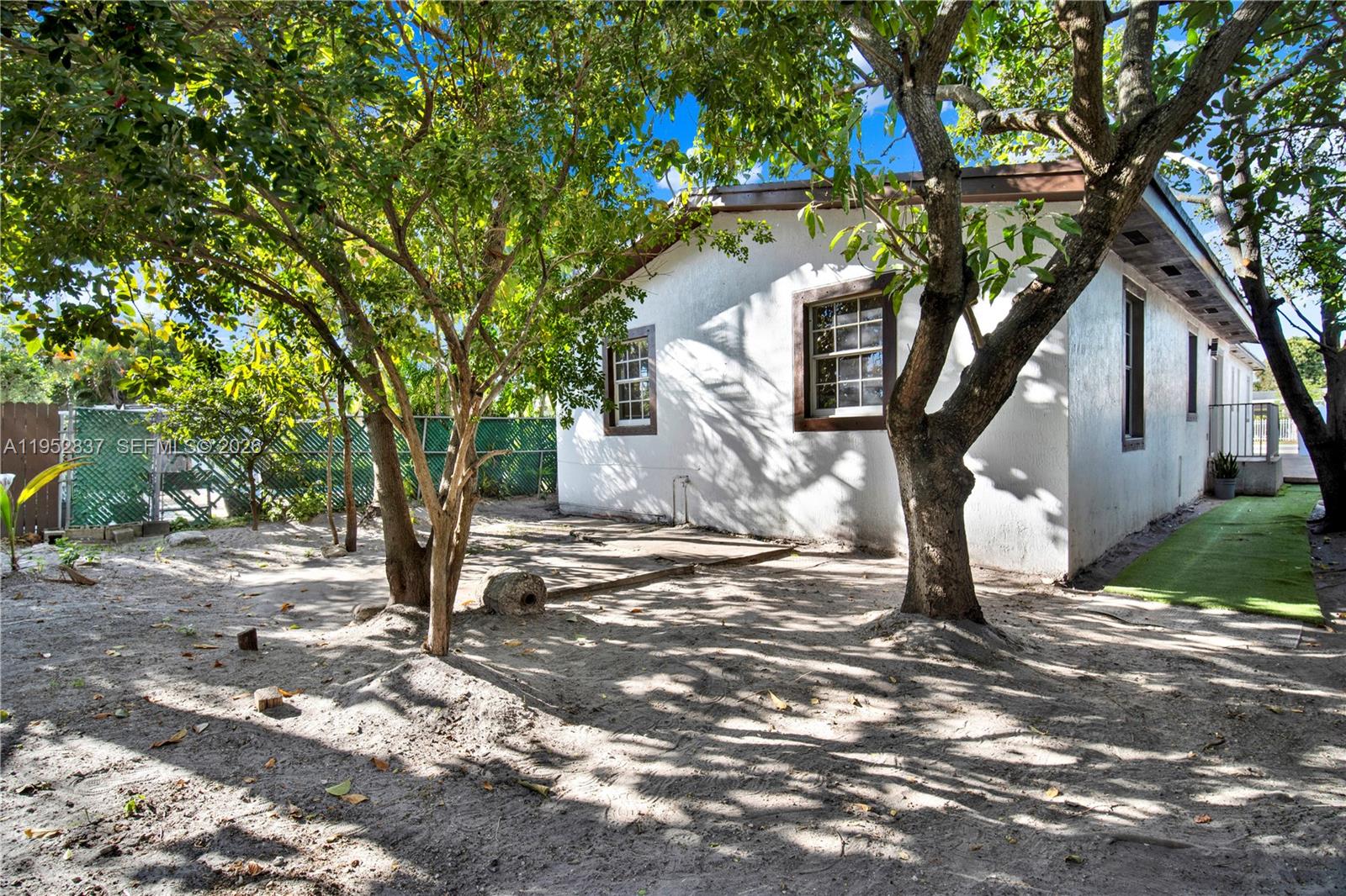 HIALEAH 8TH ADDN - Residential