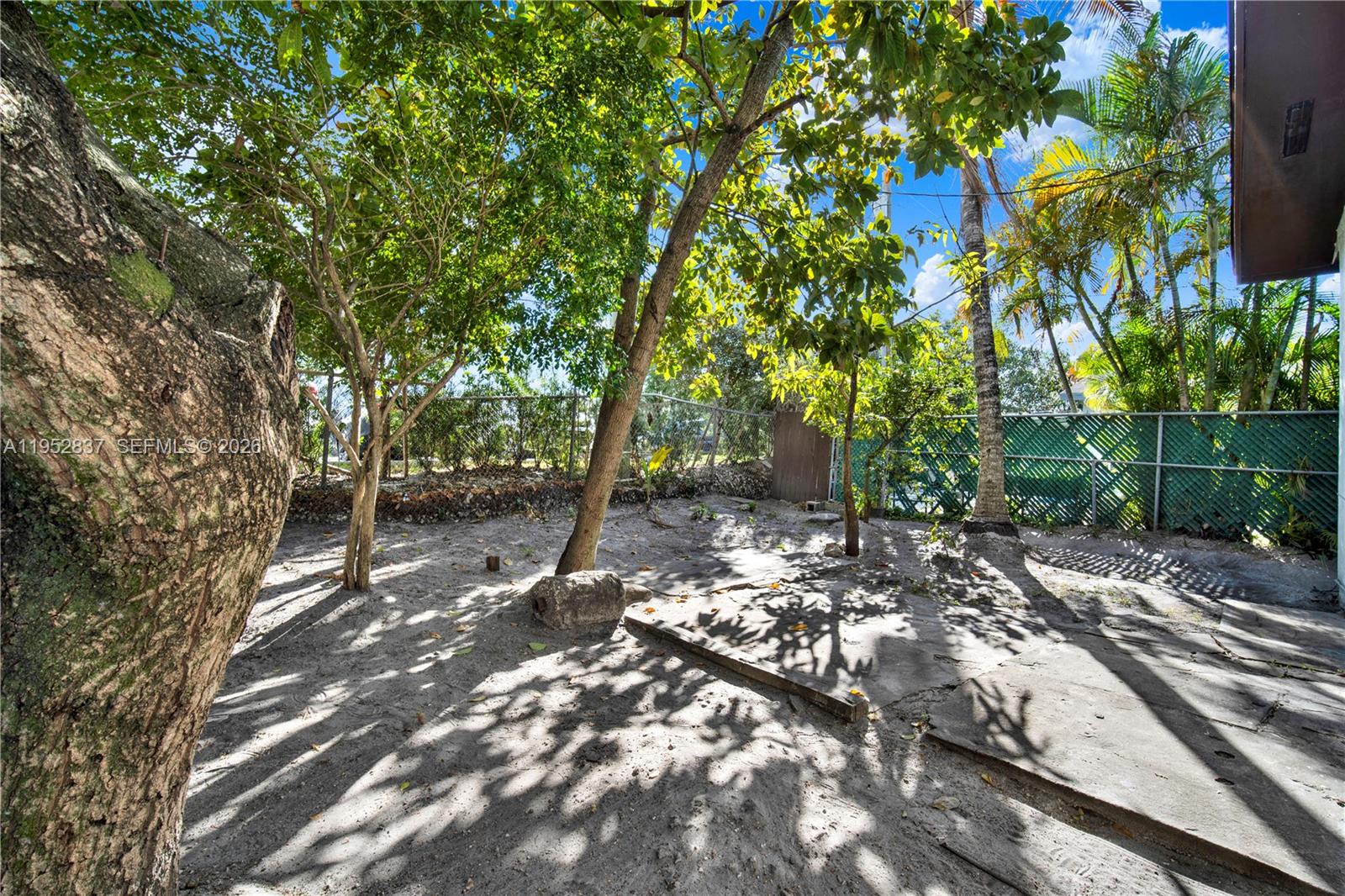 HIALEAH 8TH ADDN - Residential