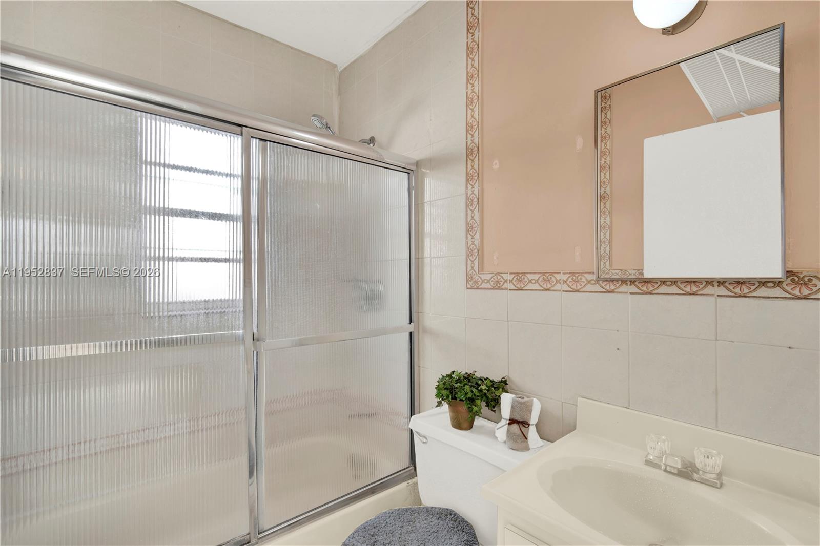 HIALEAH 8TH ADDN - Residential