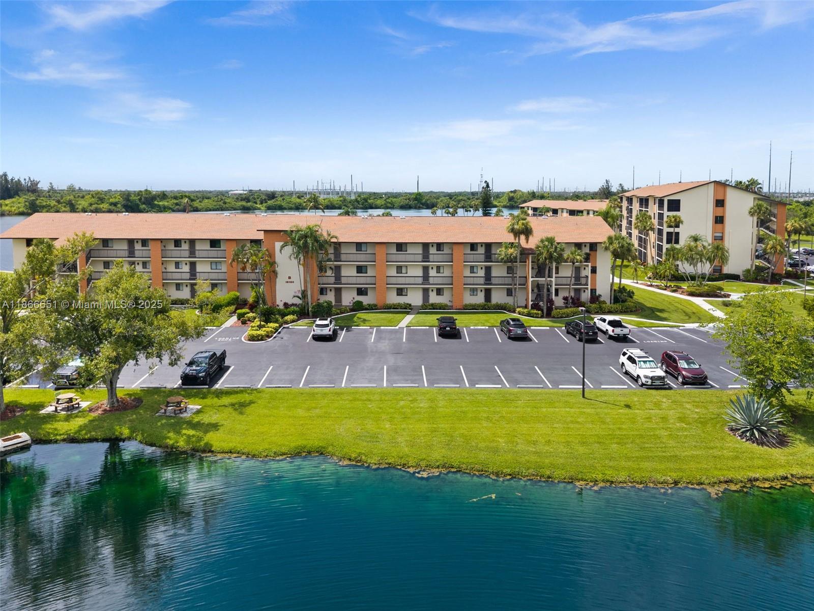 Baypointe Yacht & Racquet - Residential