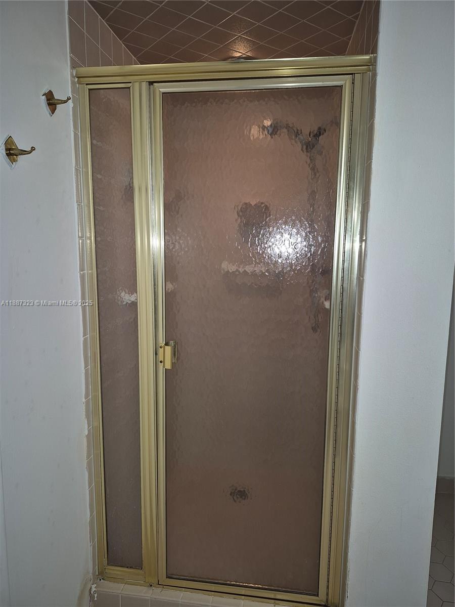 HILLCREST EAST NO 26 COND - Residential