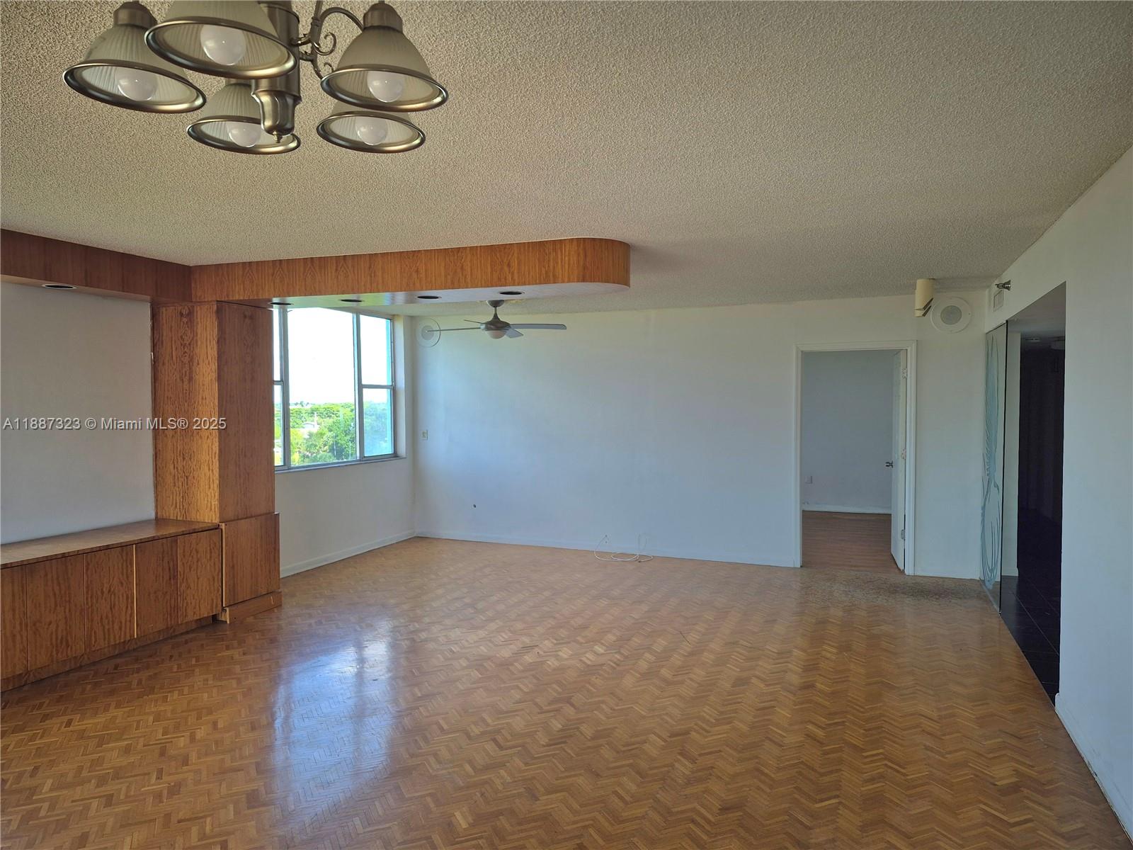 HILLCREST EAST NO 26 COND - Residential