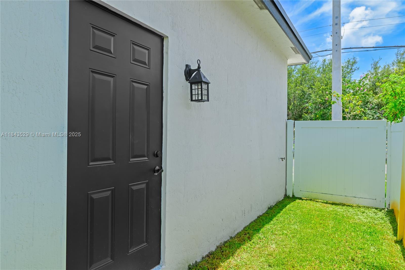 SANDERS PARK - Residential