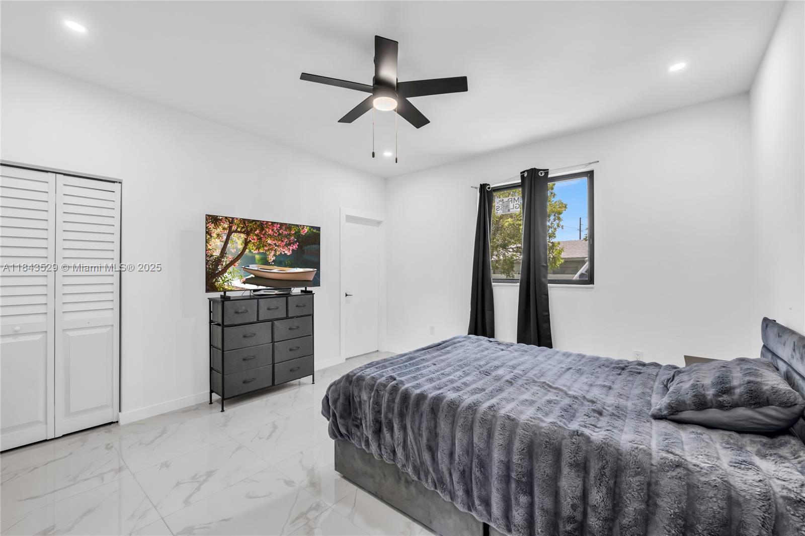 SANDERS PARK - Residential