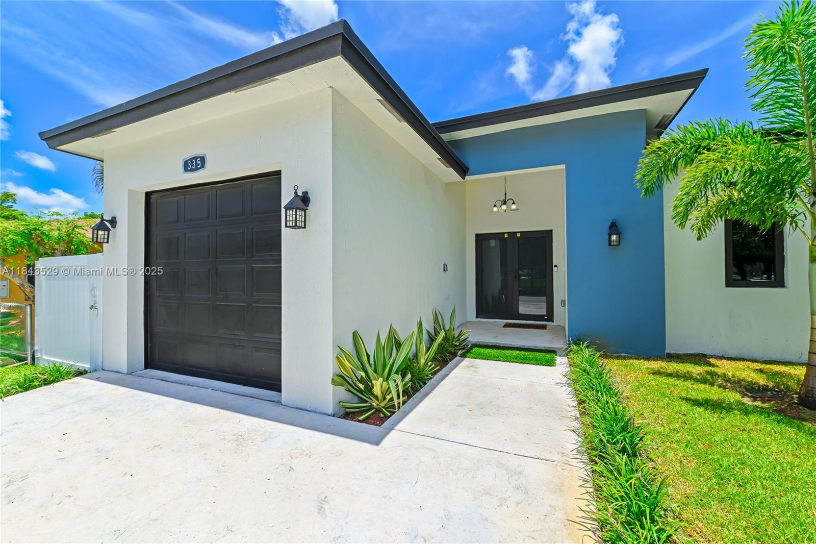 335 NW 15th St