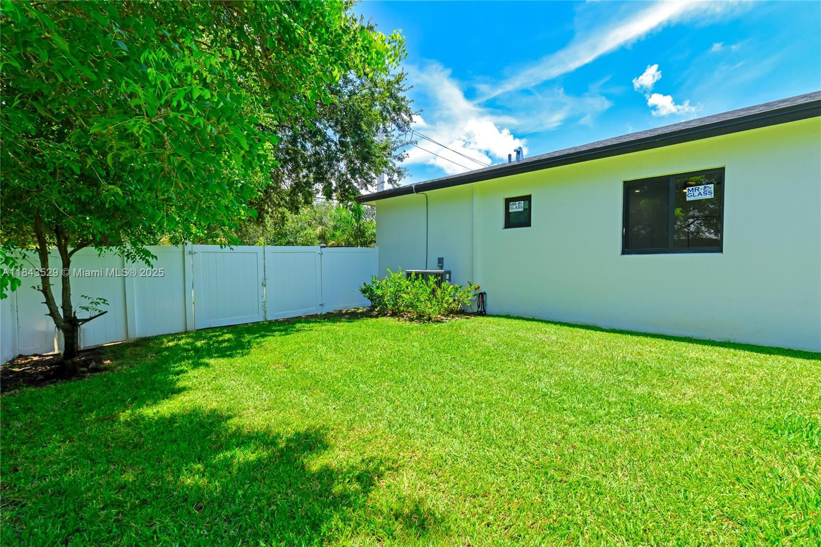 SANDERS PARK - Residential