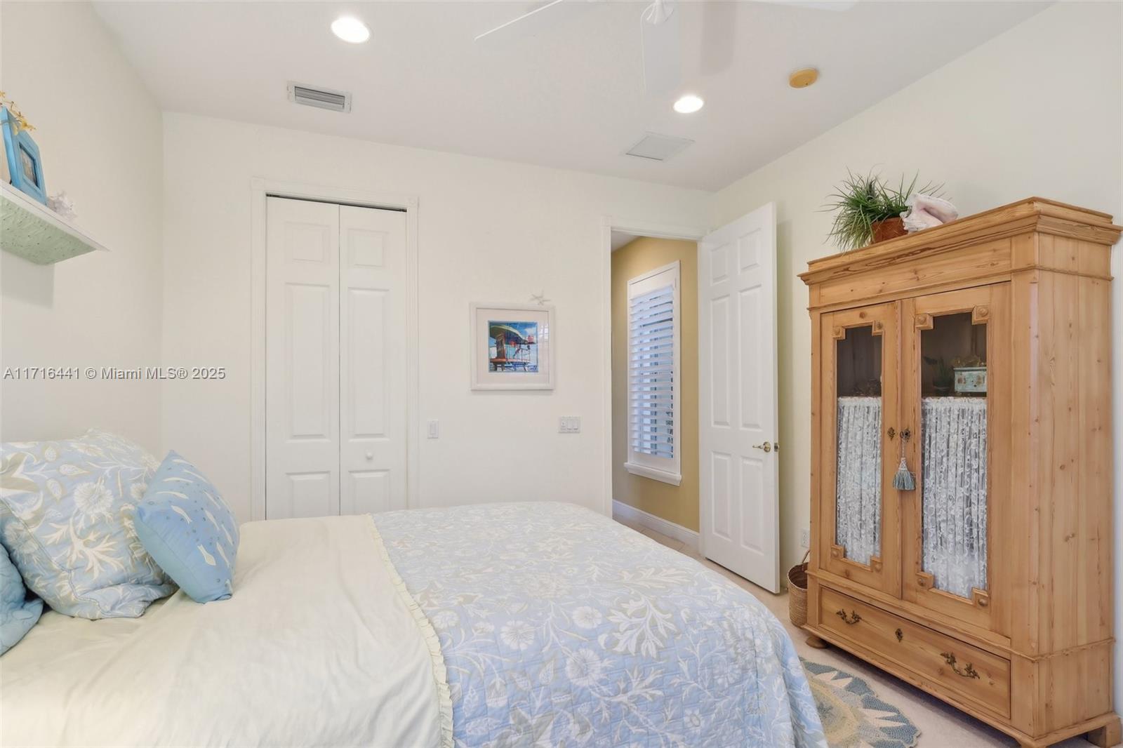 VALENCIA PALMS 6 - Residential