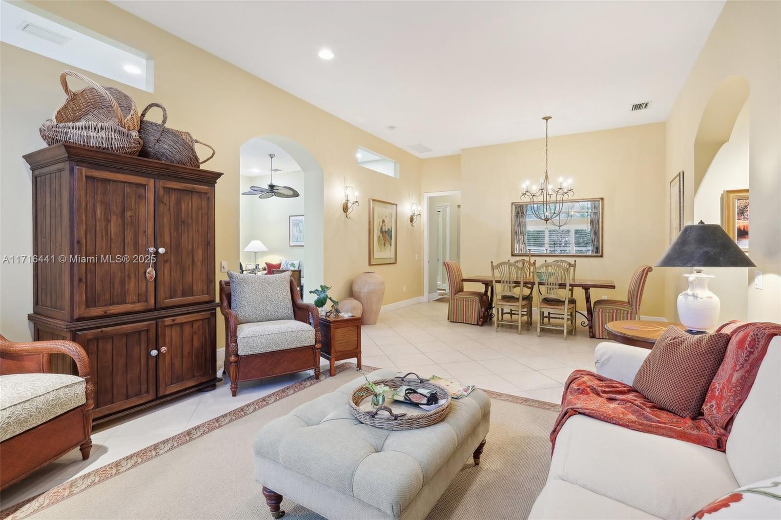 VALENCIA PALMS 6 - Residential