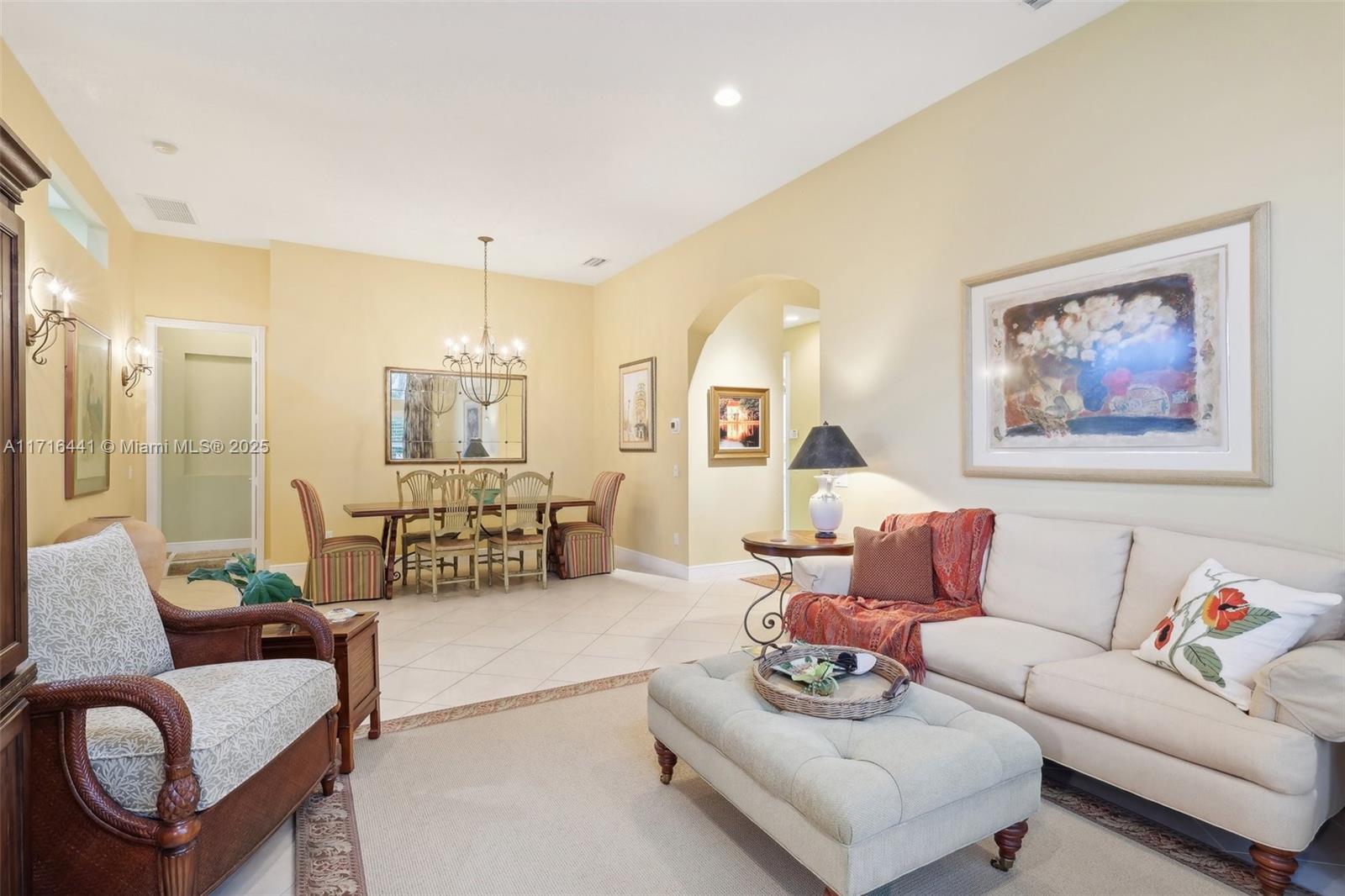 VALENCIA PALMS 6 - Residential