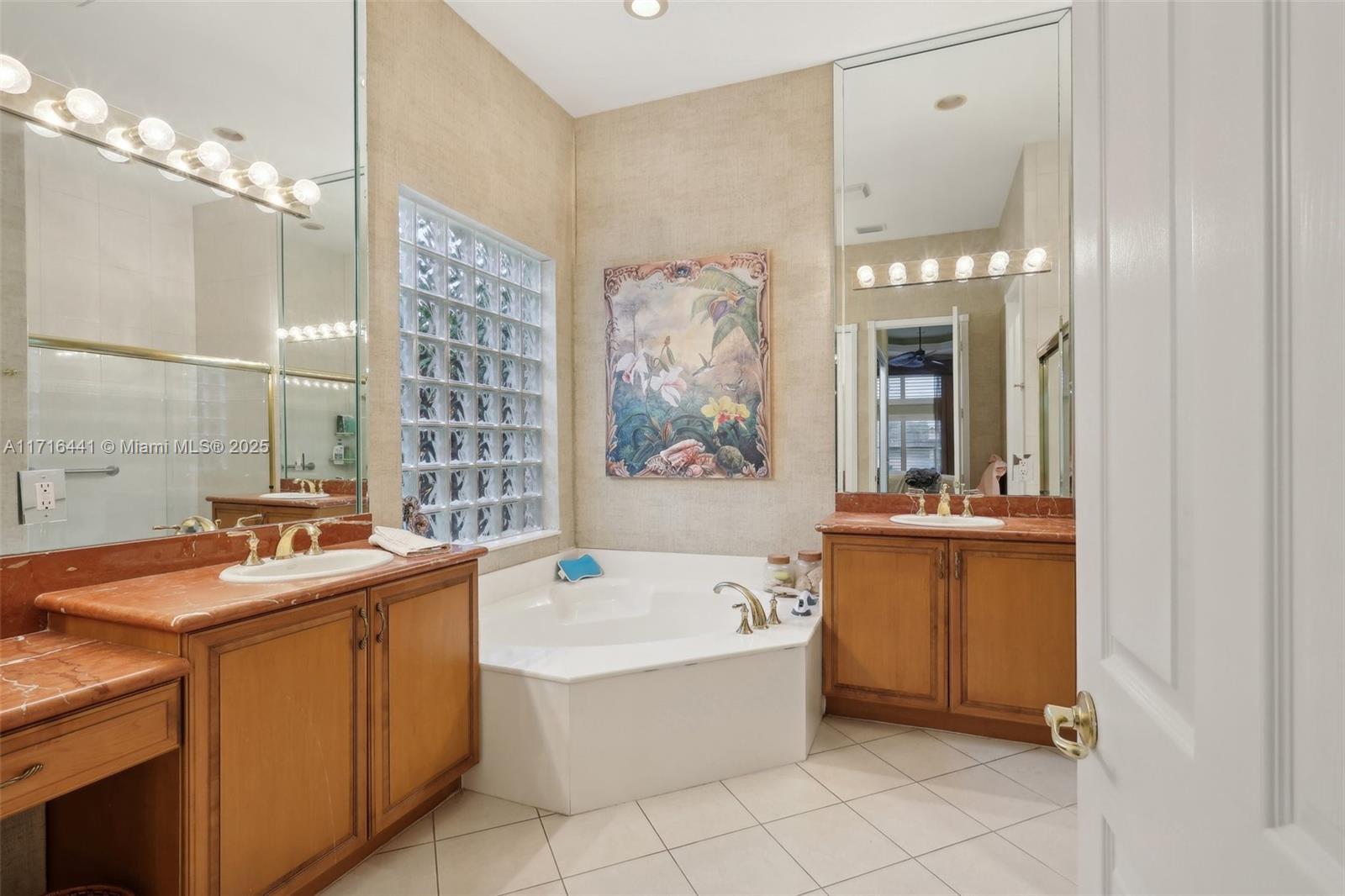 VALENCIA PALMS 6 - Residential