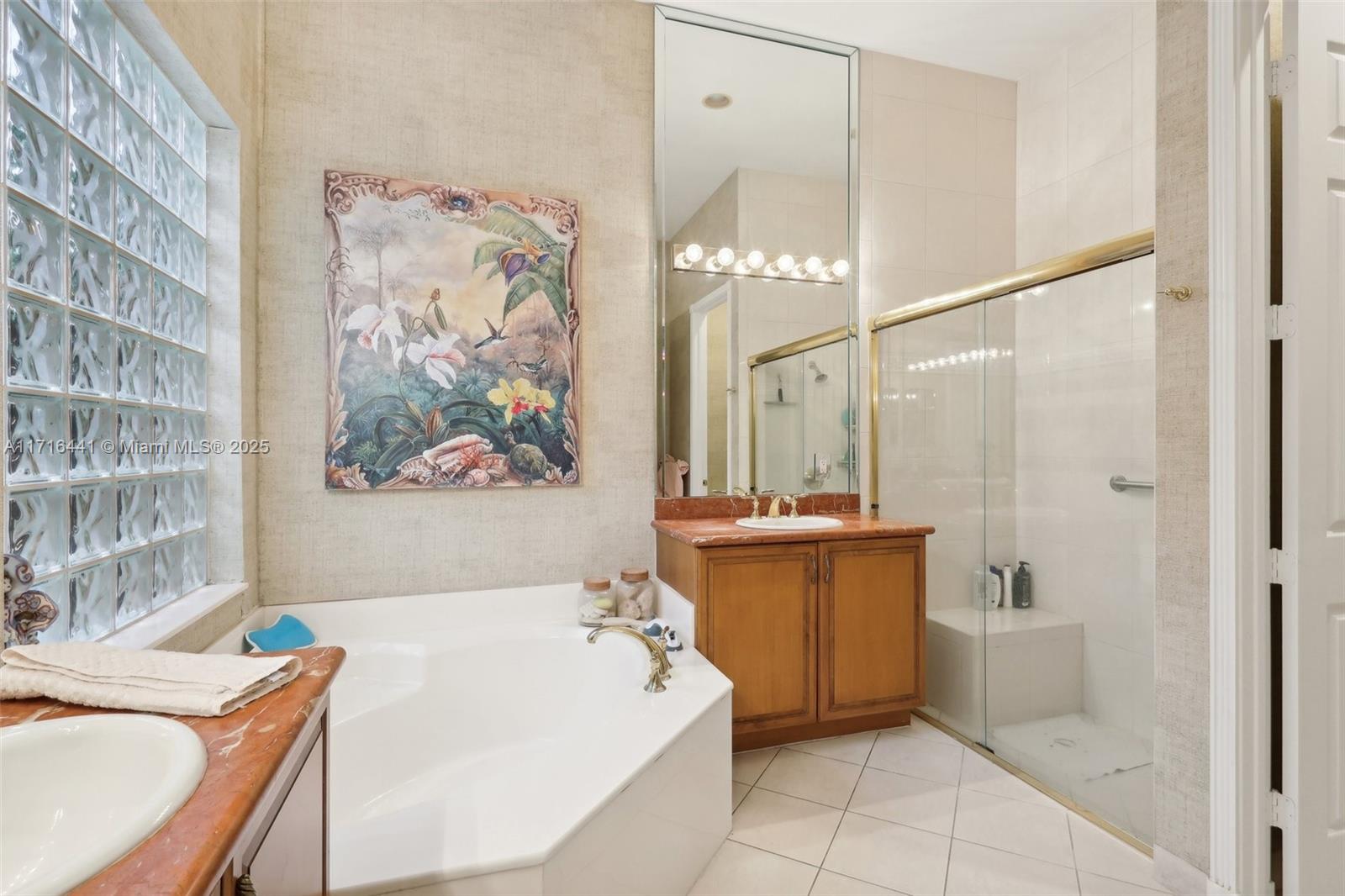 VALENCIA PALMS 6 - Residential