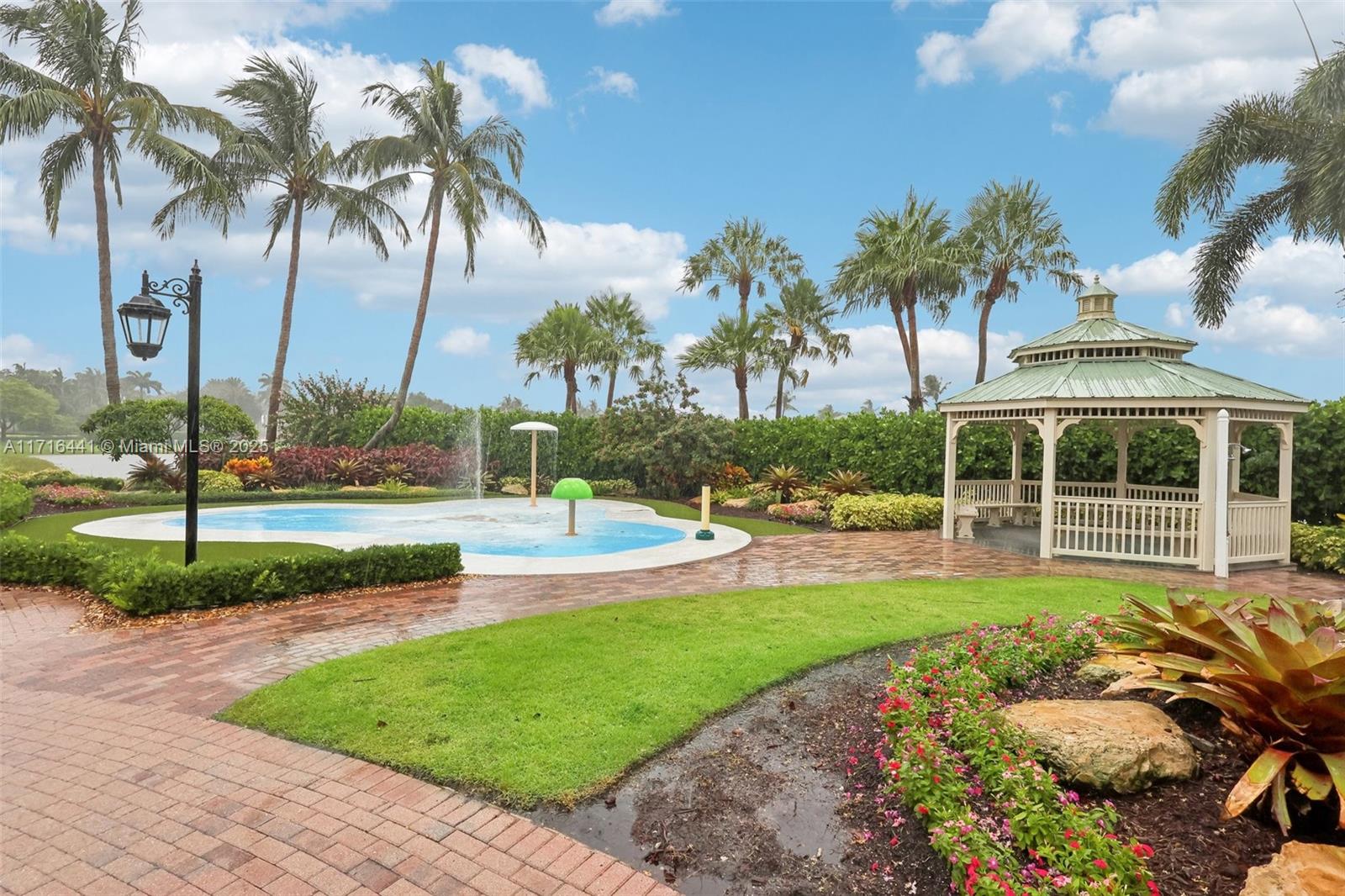 VALENCIA PALMS 6 - Residential