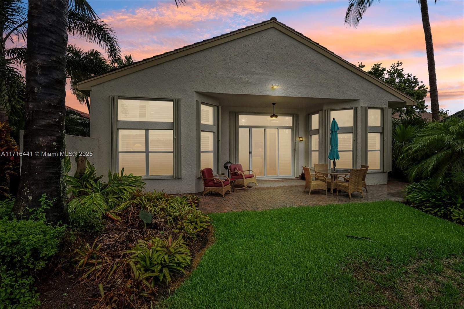 VALENCIA PALMS 6 - Residential