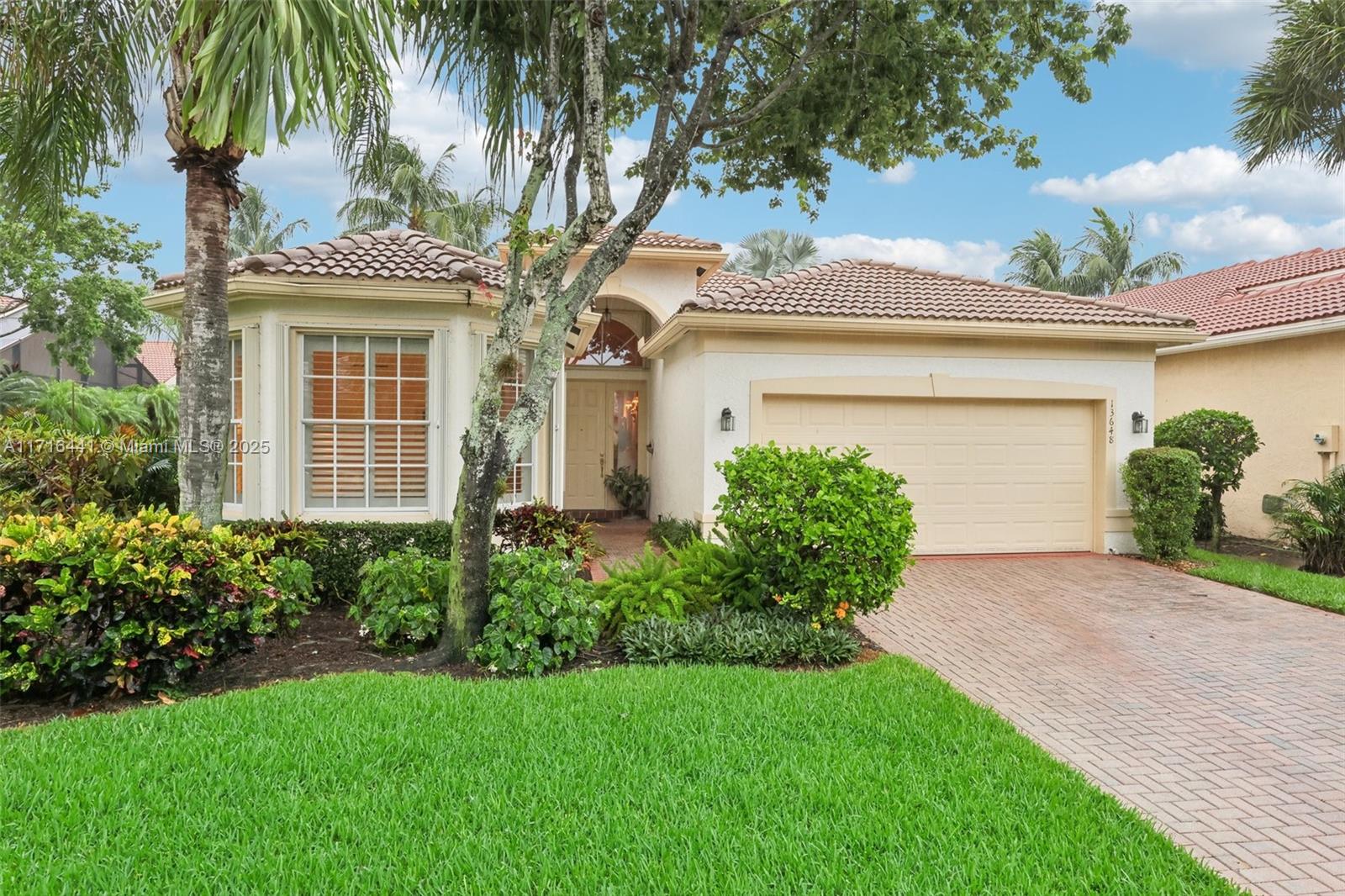 VALENCIA PALMS 6 - Residential