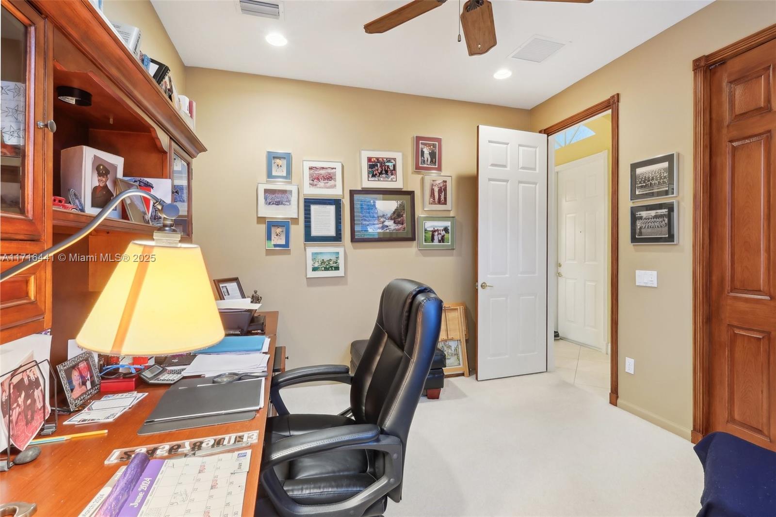 VALENCIA PALMS 6 - Residential
