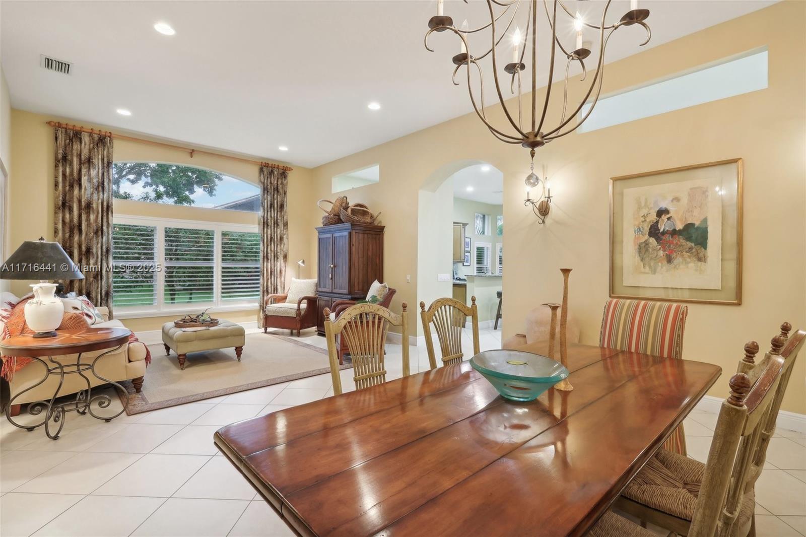 VALENCIA PALMS 6 - Residential
