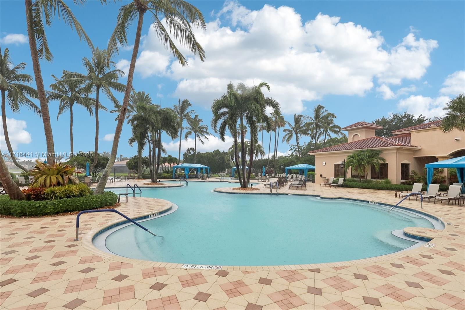 VALENCIA PALMS 6 - Residential
