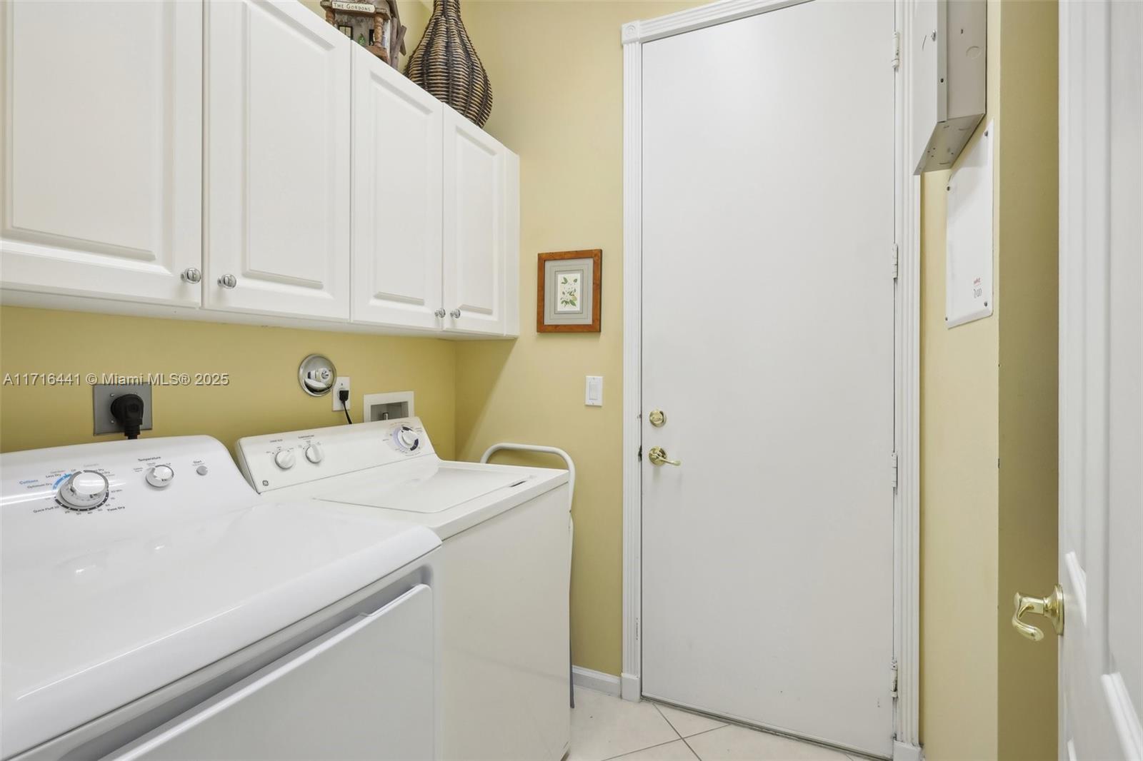 VALENCIA PALMS 6 - Residential