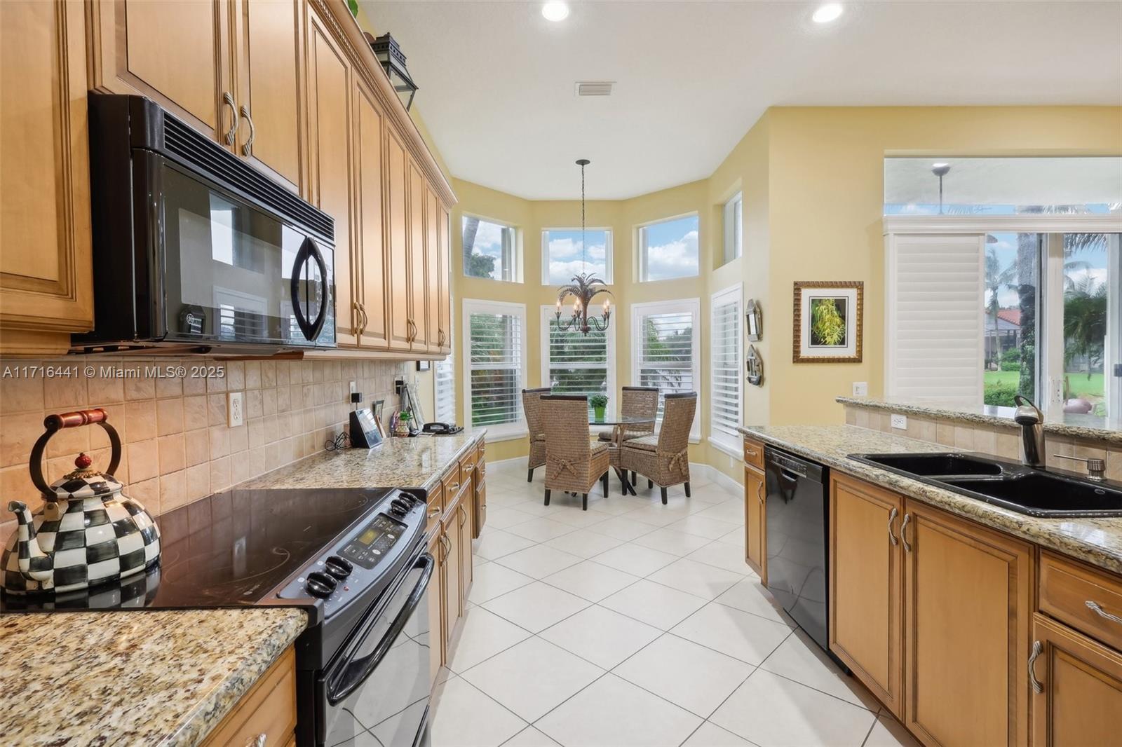 VALENCIA PALMS 6 - Residential