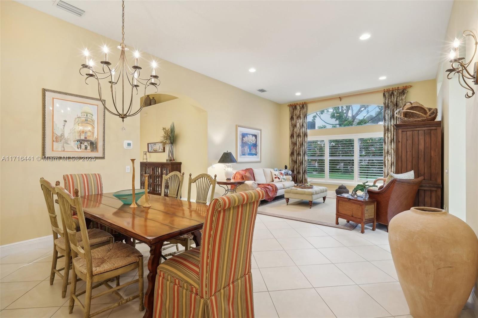 VALENCIA PALMS 6 - Residential