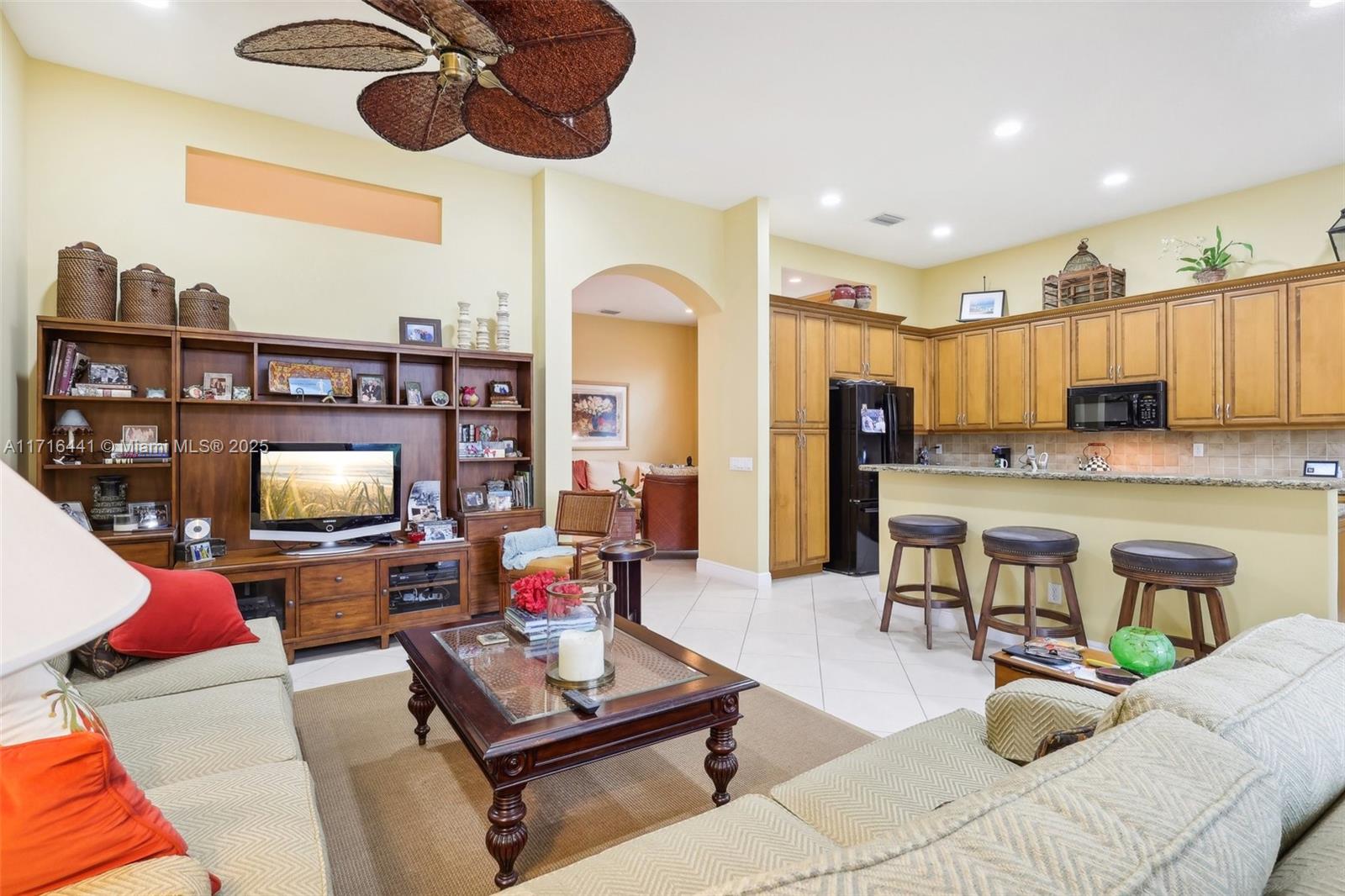 VALENCIA PALMS 6 - Residential