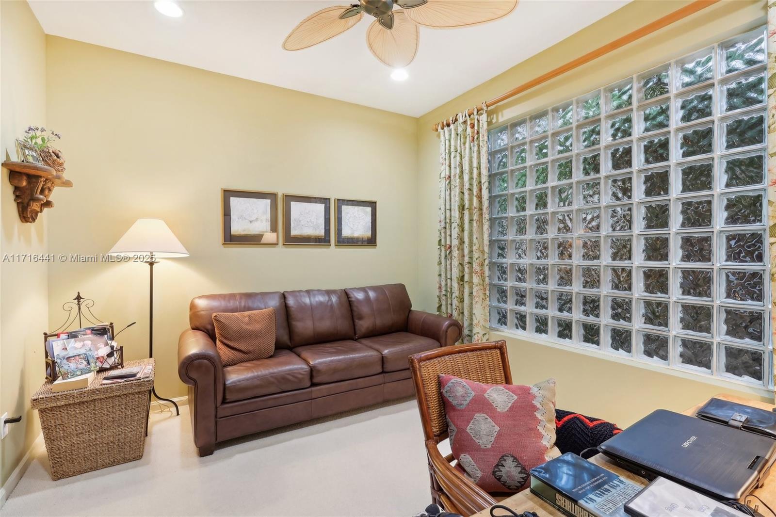 VALENCIA PALMS 6 - Residential