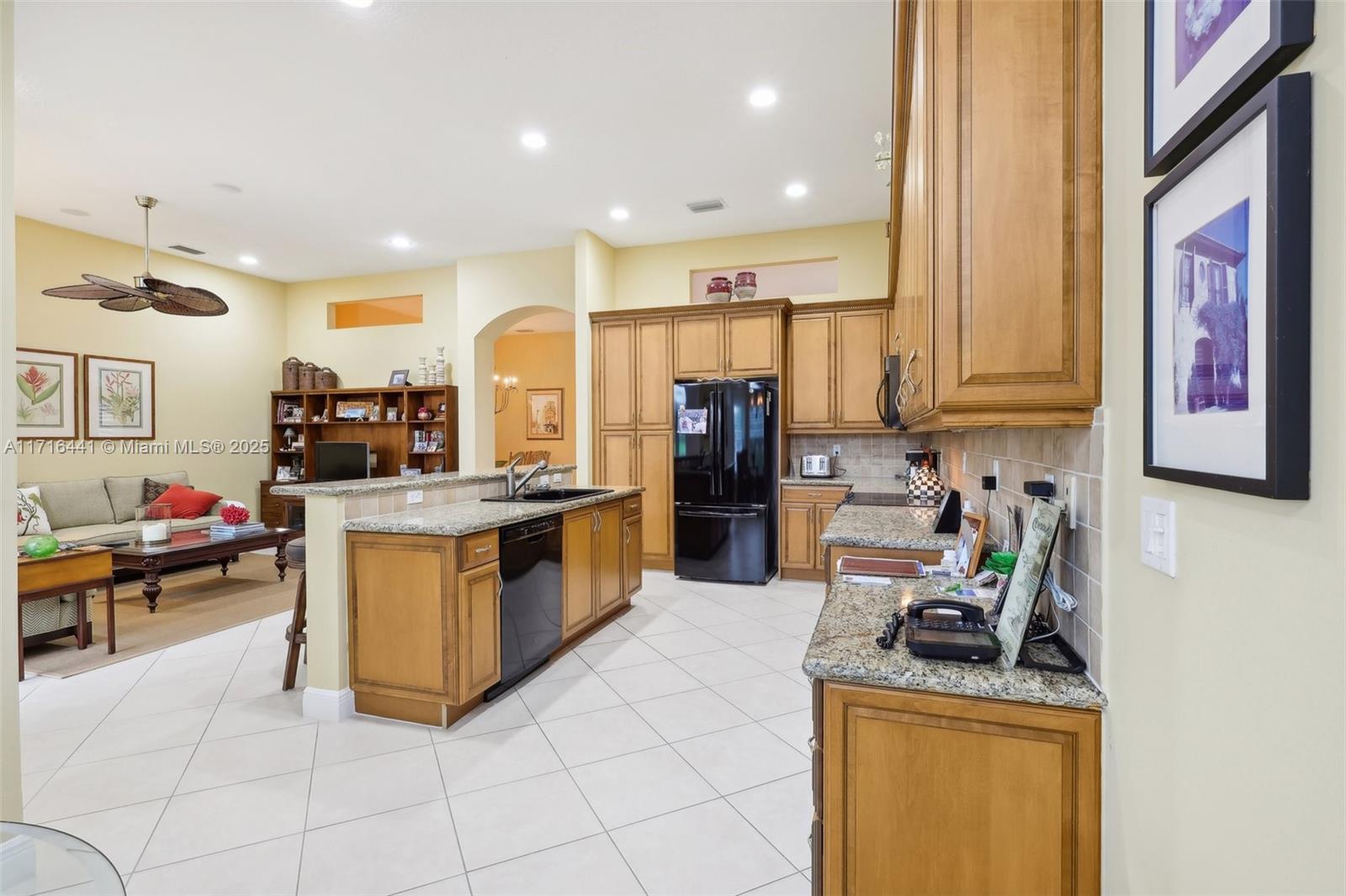 VALENCIA PALMS 6 - Residential