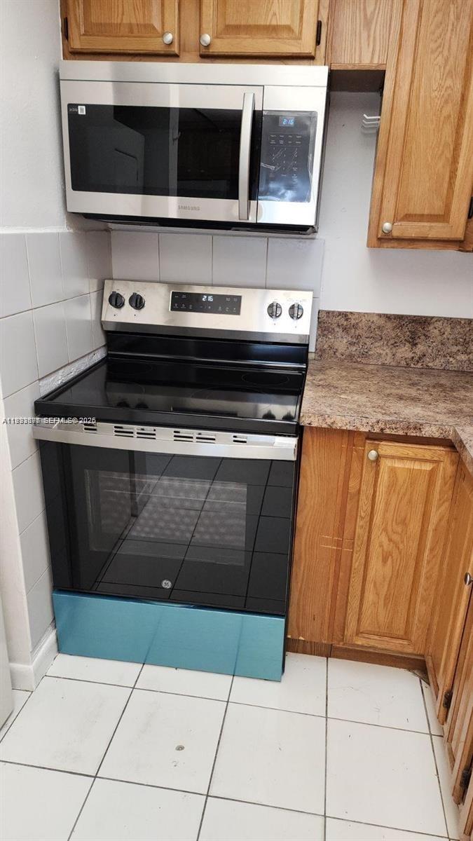 SAMARI LAKE EAST CONDO - Residential