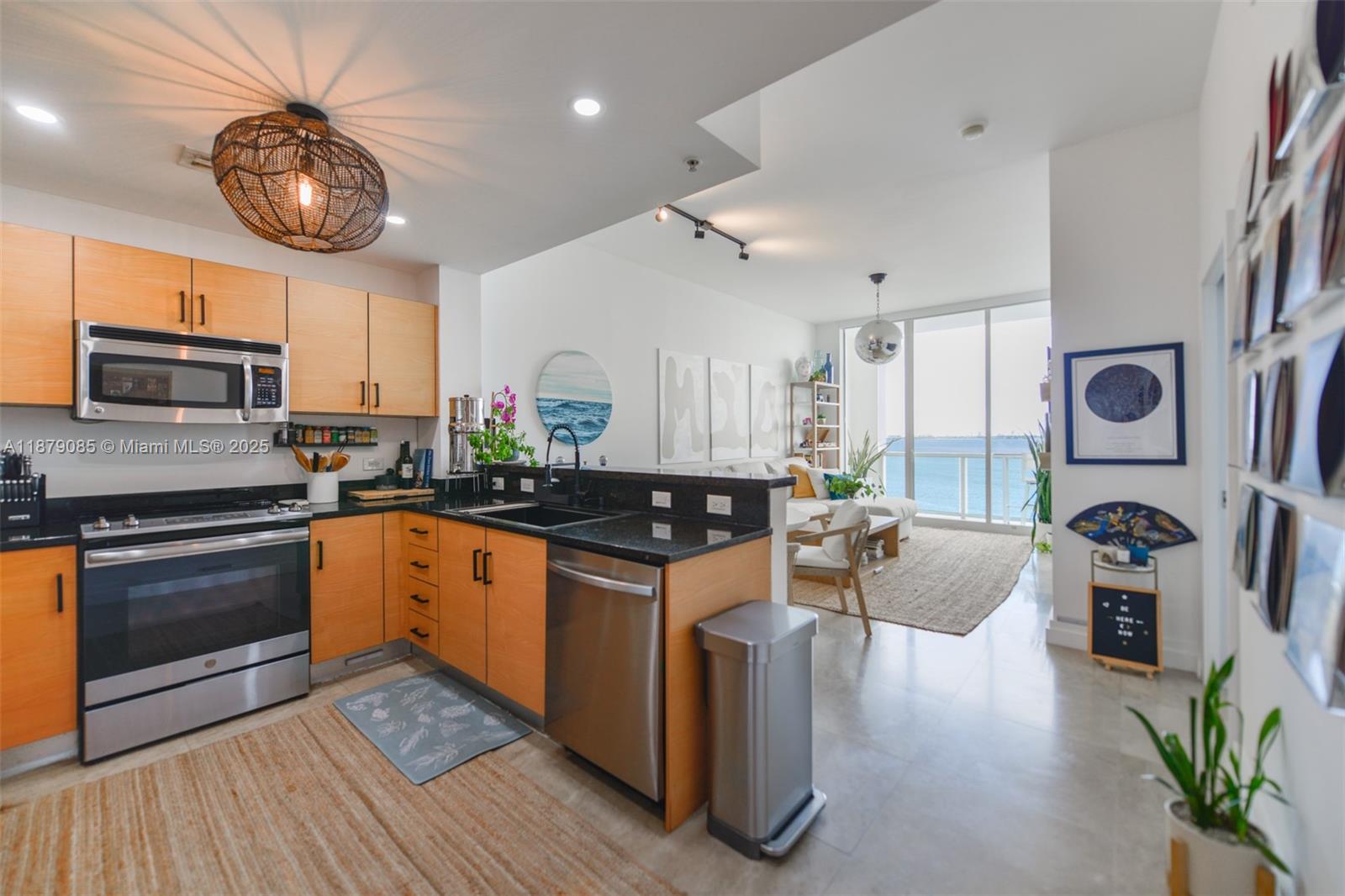 NEW WAVE CONDO - Residential