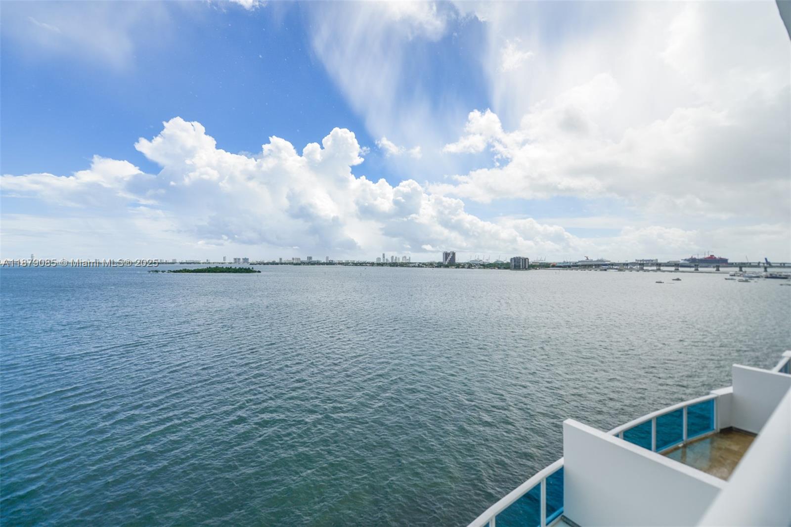 Spacious 1-bedroom plus den, 2-bath residence featuring a breathtaking, unobstructed view of Biscayne Bay that will truly take your breath away.
Located in the heart of Edgewater, just steps away from supermarkets, charming cafés, and only 5 minutes from Downtown Miami and Brickell.
This is more than a home—it’s a lifestyle. Don’t miss the chance to own this spectacular property in one of Miami’s most sought-after neighborhoods.
Edgewater | Bay Views | Minutes from the city’s best