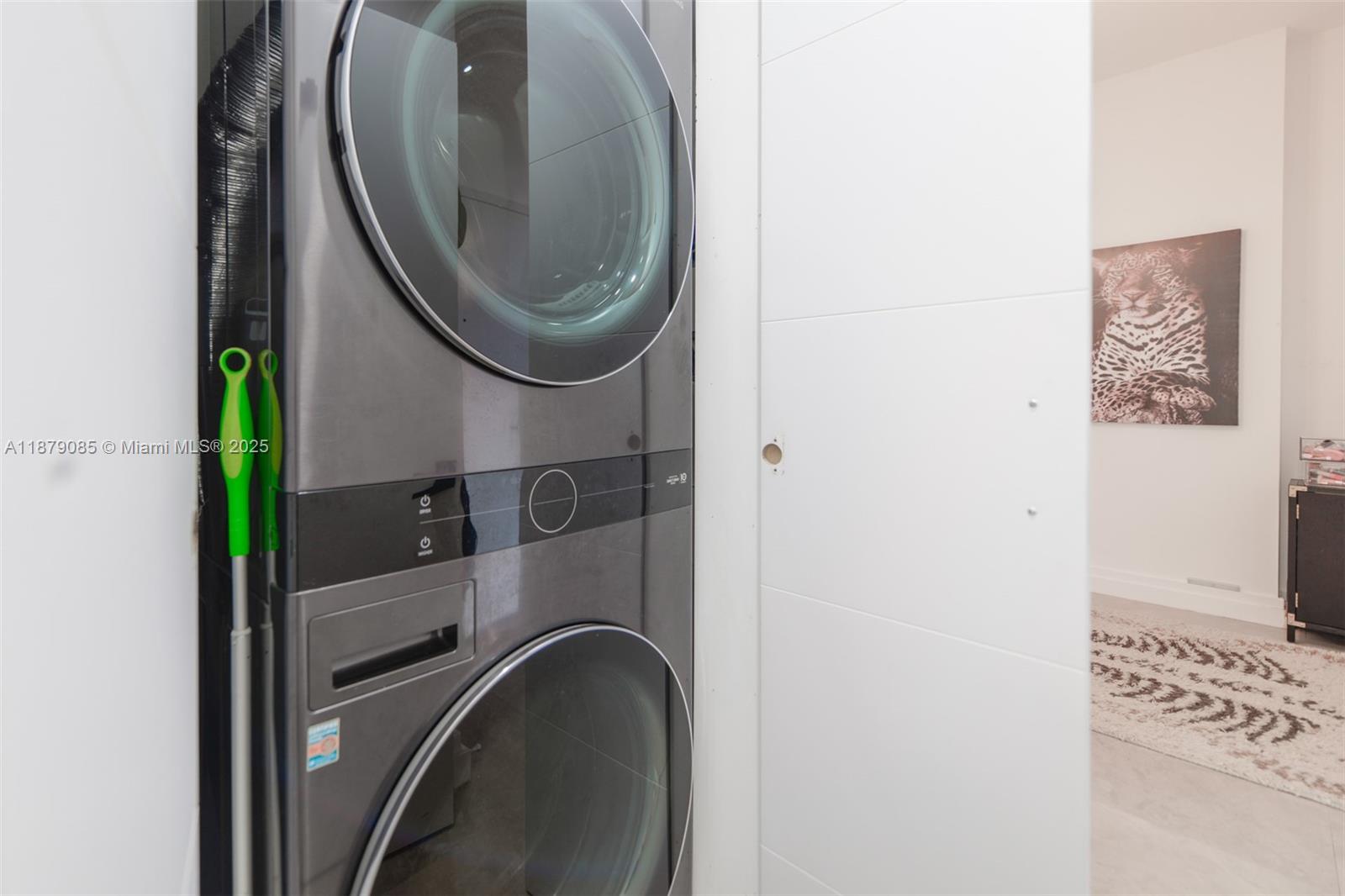 NEW WAVE CONDO - Residential