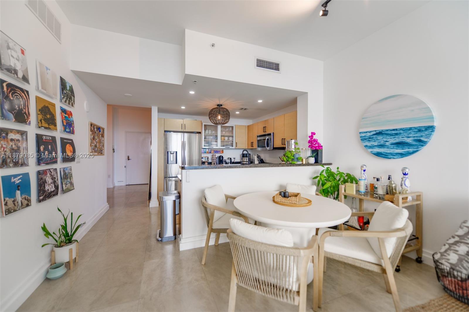 NEW WAVE CONDO - Residential