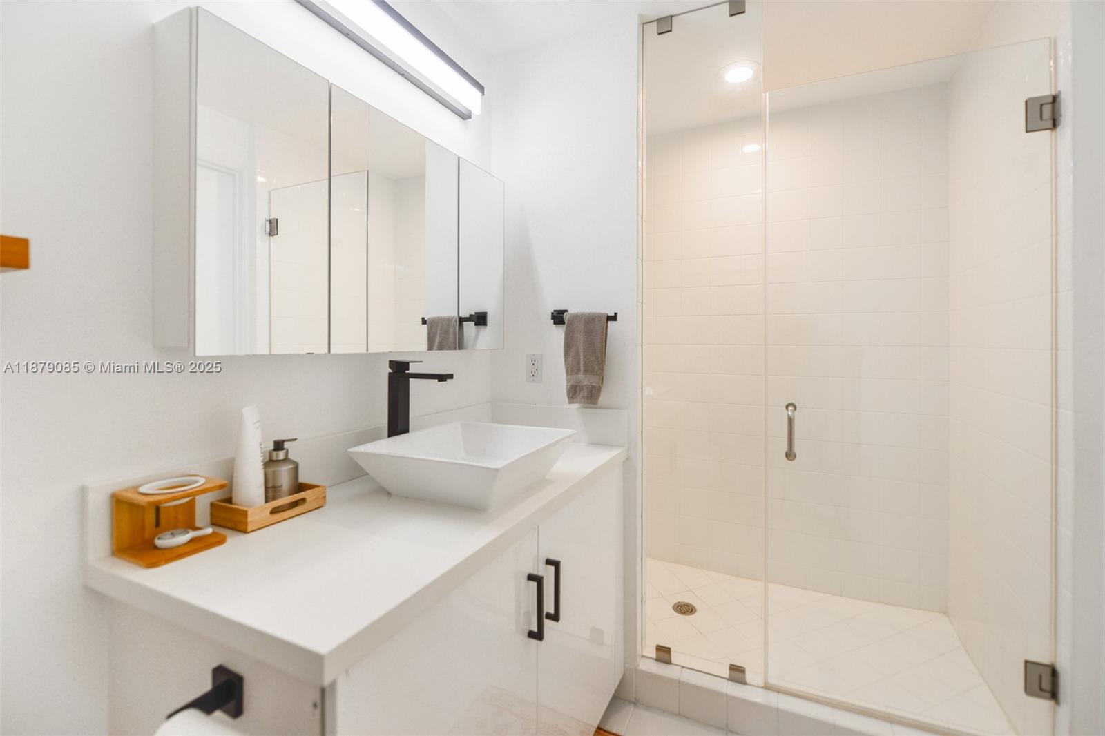 NEW WAVE CONDO - Residential