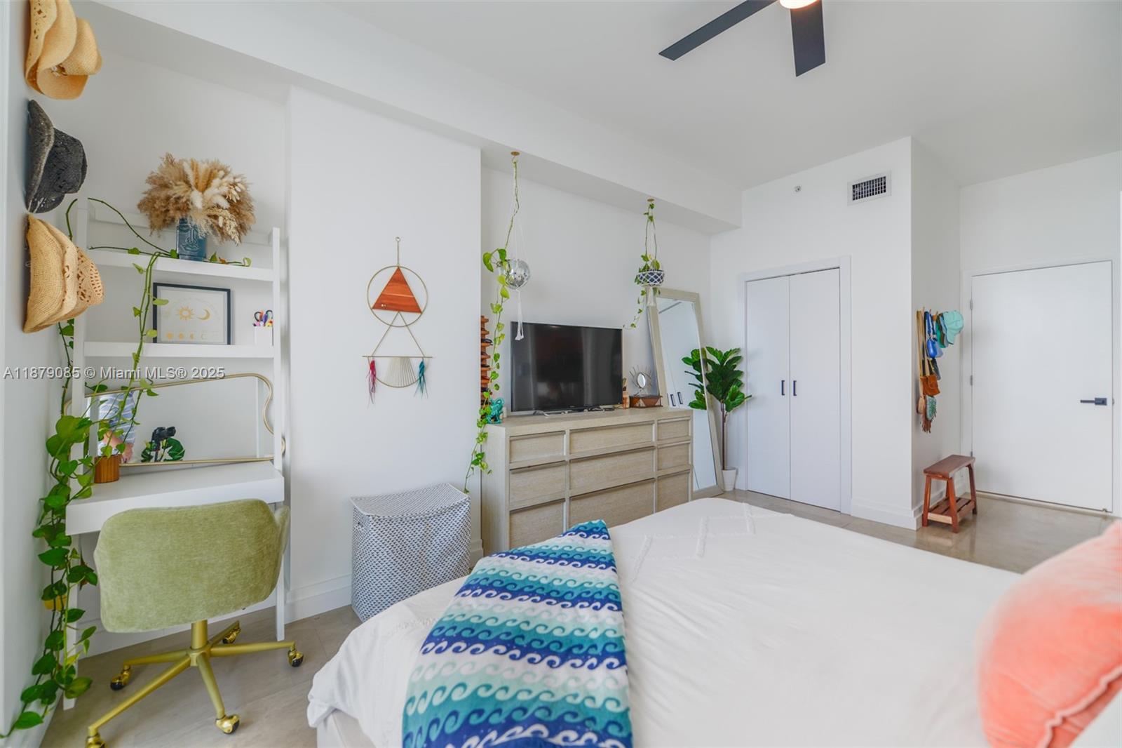 NEW WAVE CONDO - Residential