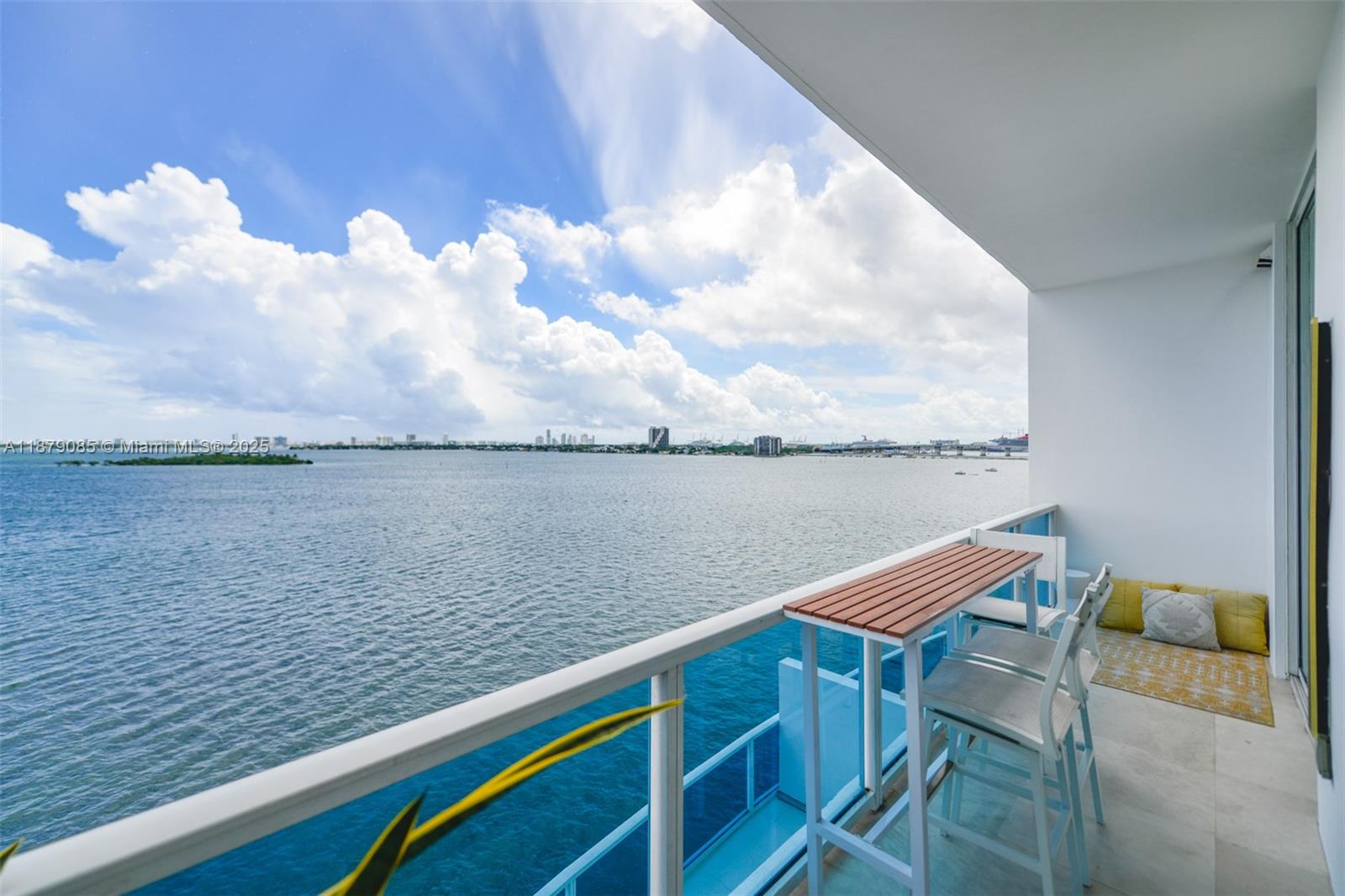 NEW WAVE CONDO - Residential