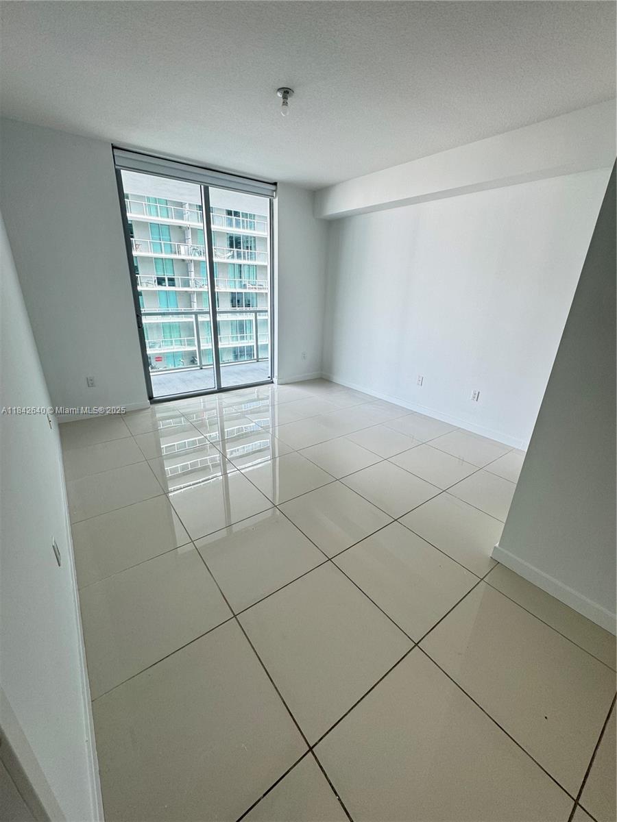 79 SW 12th St 1909-S