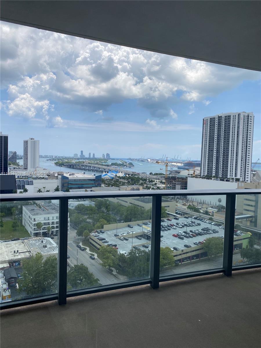 CANVAS CONDO - Residential Lease