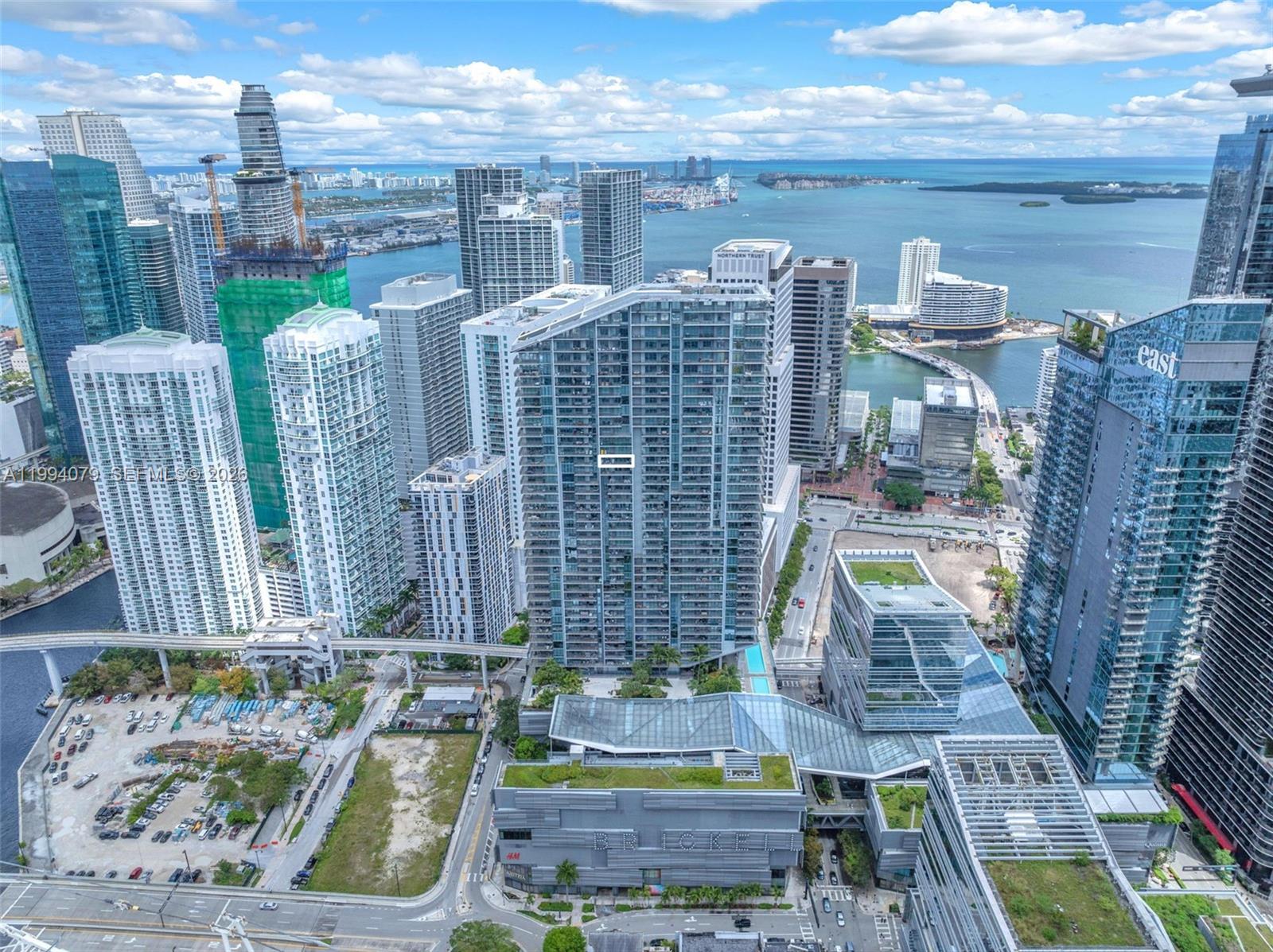 REACH CONDO - Residential Lease