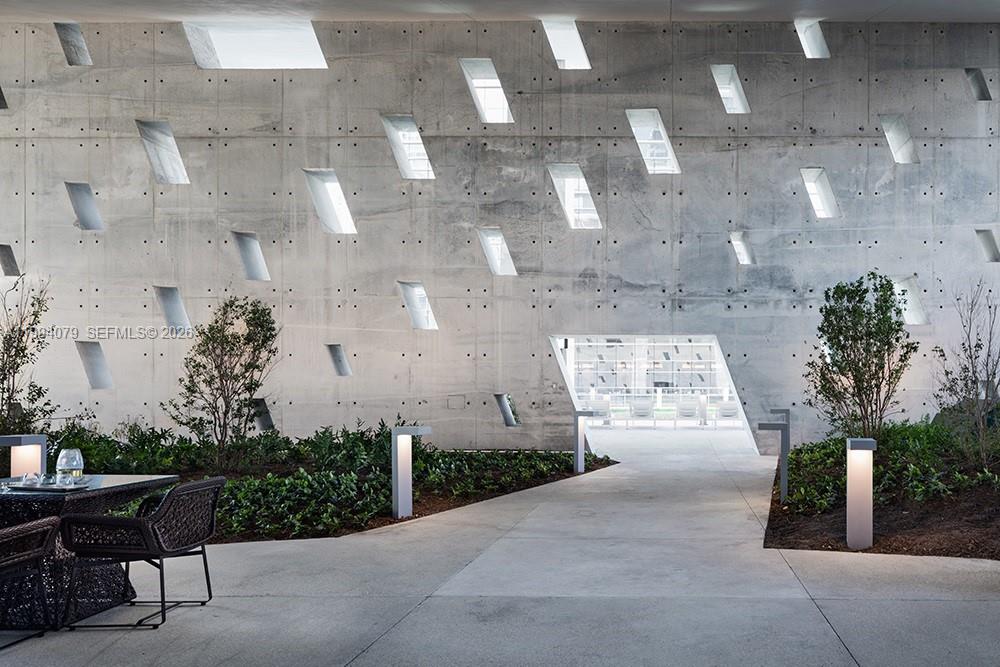 REACH CONDO - Residential Lease