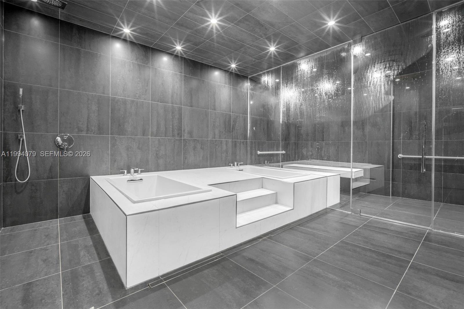 REACH CONDO - Residential Lease