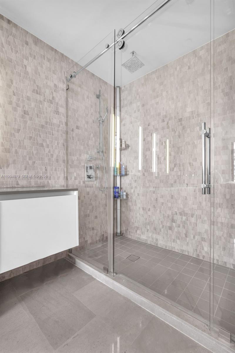 REACH CONDO - Residential Lease