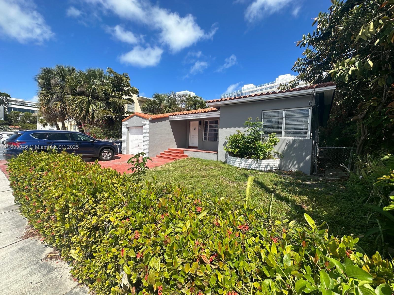 EXCELLENT LOCATION ! FULL SINGLE FAMILY HOME IN THE HEART OF SURFSIDE. CLOSE TO THE BEACH AND SHOPS. BIG 3 BEDROOMS AND 2 FULL BATHROOMS. BEAUTIFUL BACKYARD. WASHER AND DRYER INSIDE THE UNIT. OWNER REQUIRES ONLY 2 MONTHS TO MOVE IN!! (FIRST AND 1 DEPOSIT). BACKGROUND CHECK REQUIRED, FAST APPROVAL. TENANTS PAYS FOR ELECTRICITY AND WATER. VACANT AND EASY TO SHOW. TEXT AGENT.