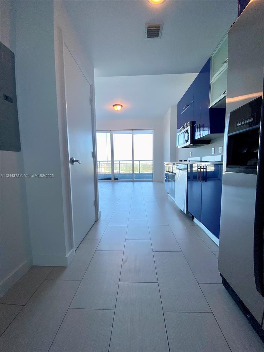 Super cute 1 bed 1.5 bath, 2 story Loft style unit in one of the best locations in the Brickell Area. Unit features: Unit in excellent conditions, freshly painted and ready to move in; porcelain floors throughout, guest bathroom; two separate balconies down and up stairs; modern kitchen with granite countertops and stainless steel appliances; washer & dryer; walking distance from metro mover, metro rail stations, supermarkets, Miami Brickell city center, Mary Brickell village and much more!