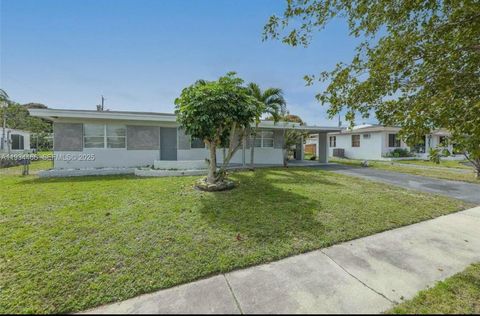 Photo of 2960 SW 2nd Ct, Fort Lauderdale, FL 33312 (MLS # A11934468)