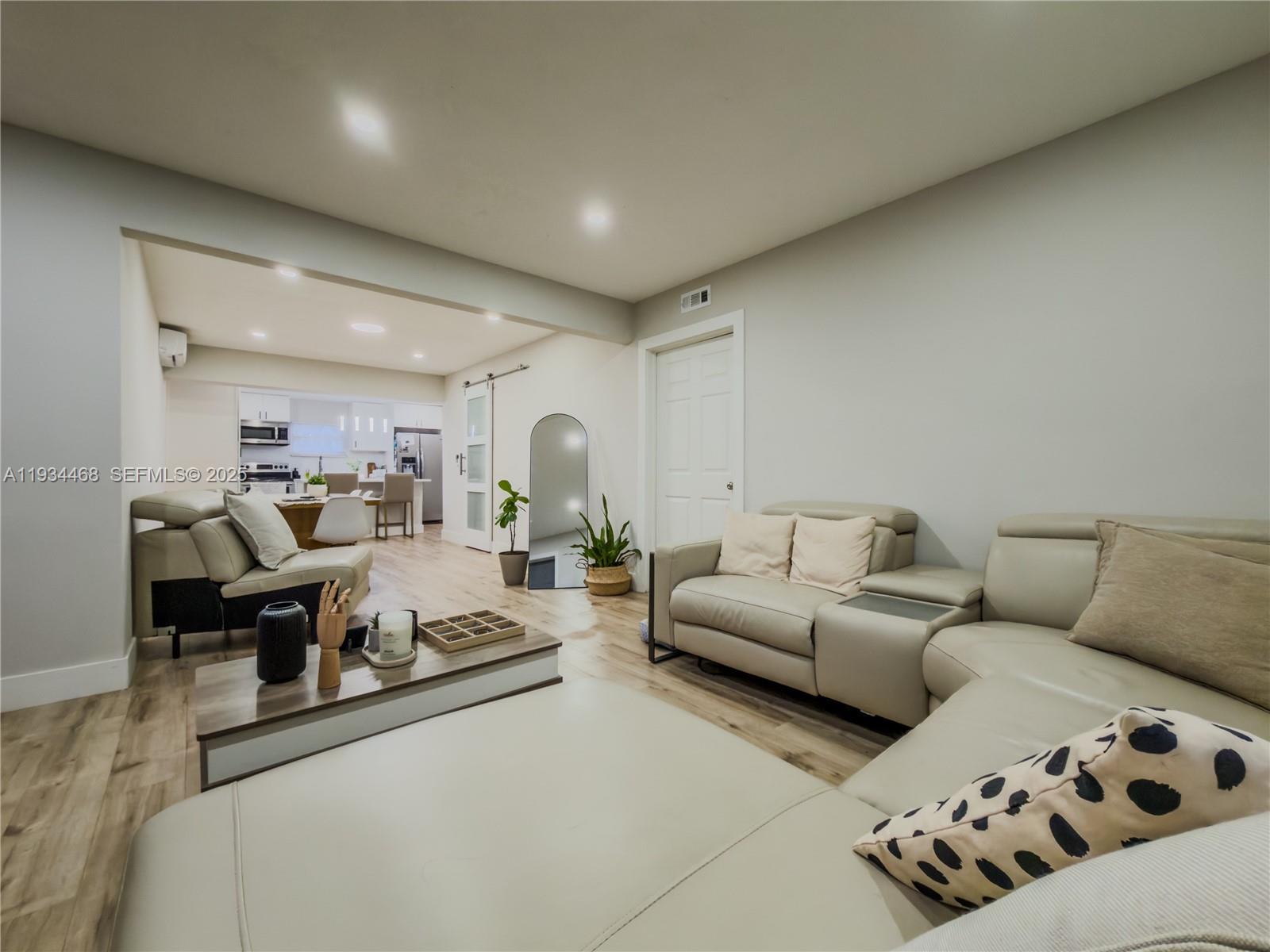 MELROSE MANOR - Residential