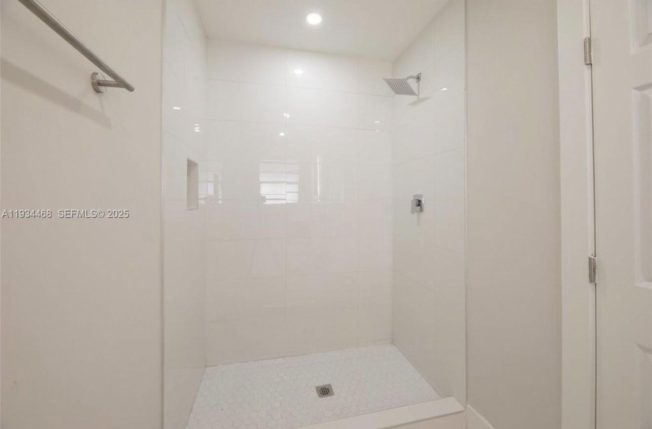 MELROSE MANOR - Residential