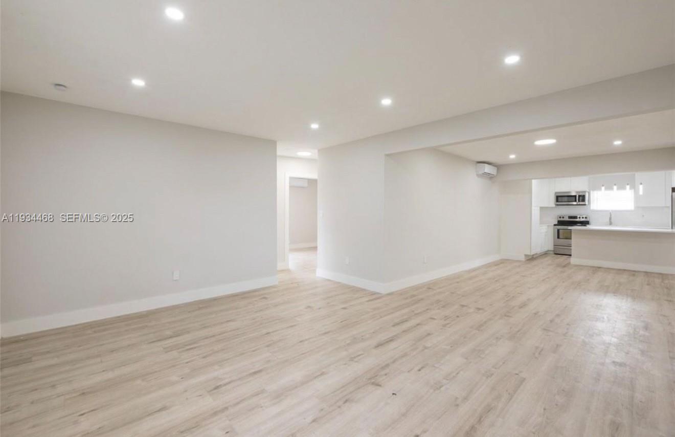 MELROSE MANOR - Residential