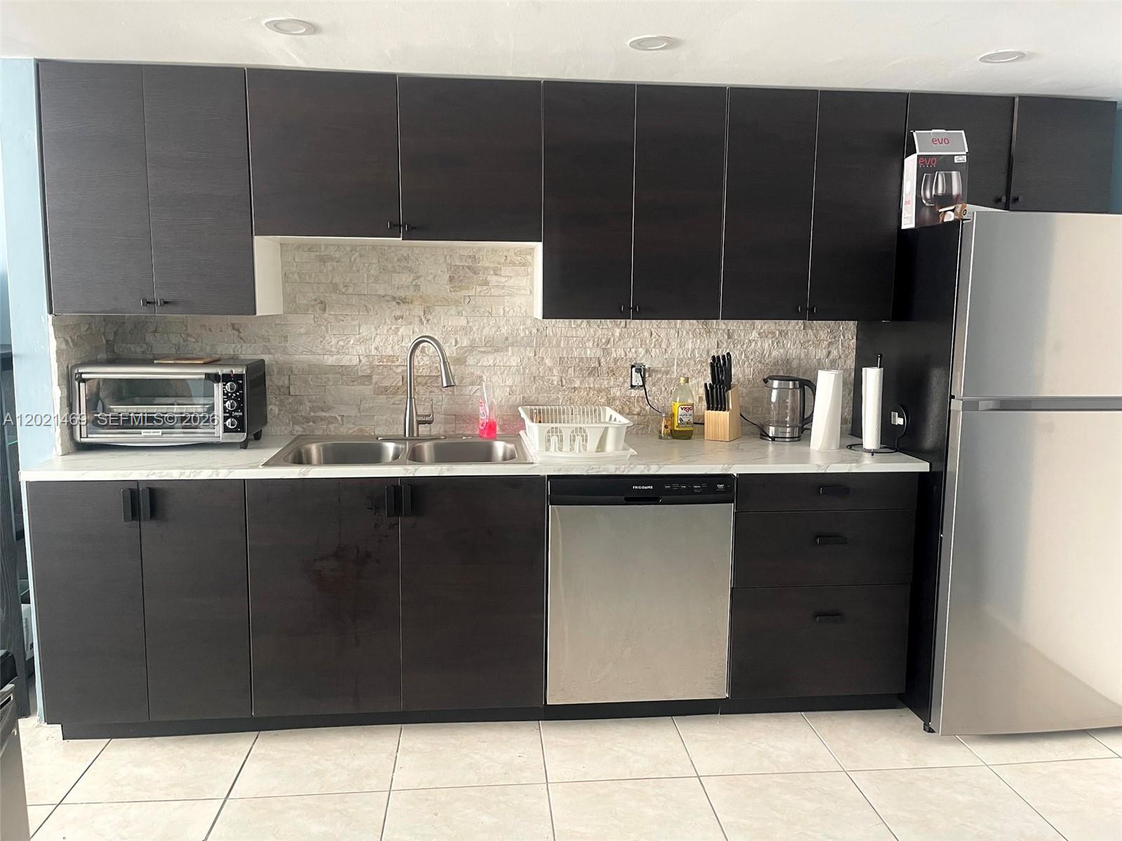 BUCKLEY TOWERS CONDO - EA - Residential